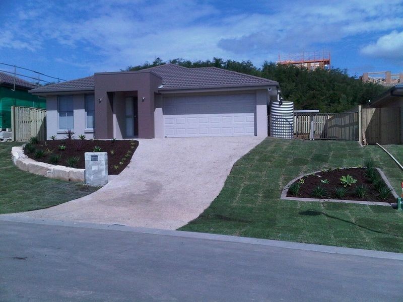 17 Hadrian Crescent, Pacific Pines QLD 4211