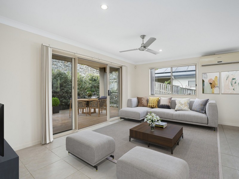 52 Diamantina Circuit, Pacific Pines QLD 4211