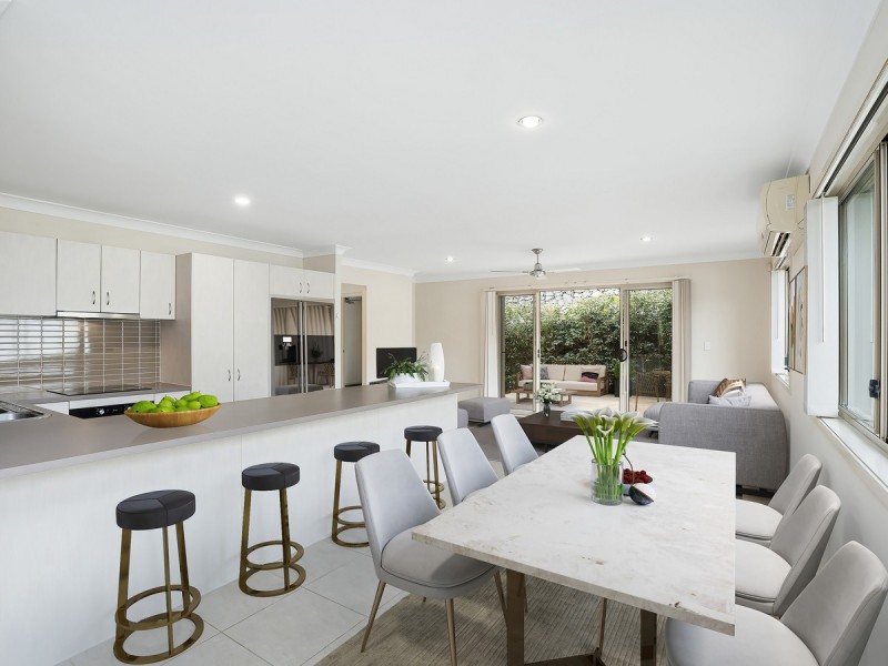 52 Diamantina Circuit, Pacific Pines QLD 4211