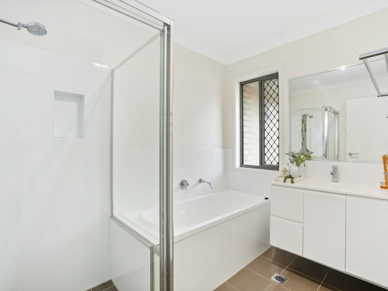 14 Dumaresq Street, Pacific Pines QLD 4211