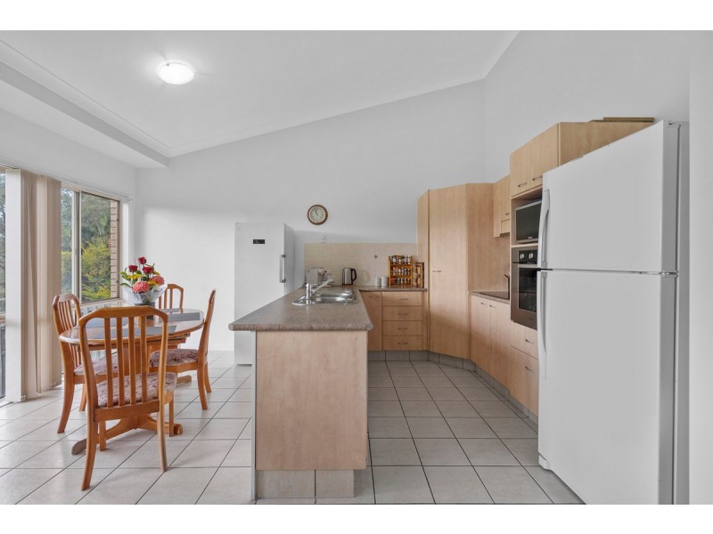 8 Bounty Way, Pacific Pines QLD 4211