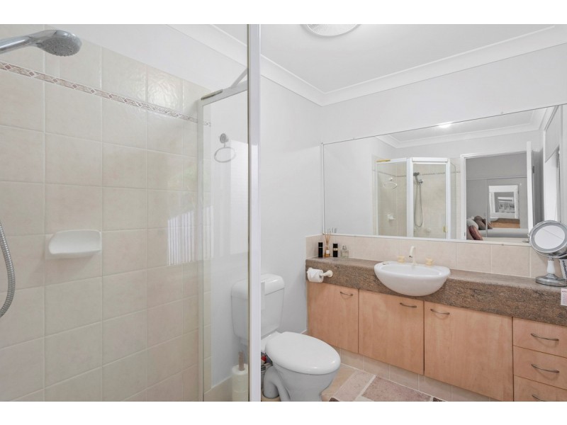 8 Bounty Way, Pacific Pines QLD 4211