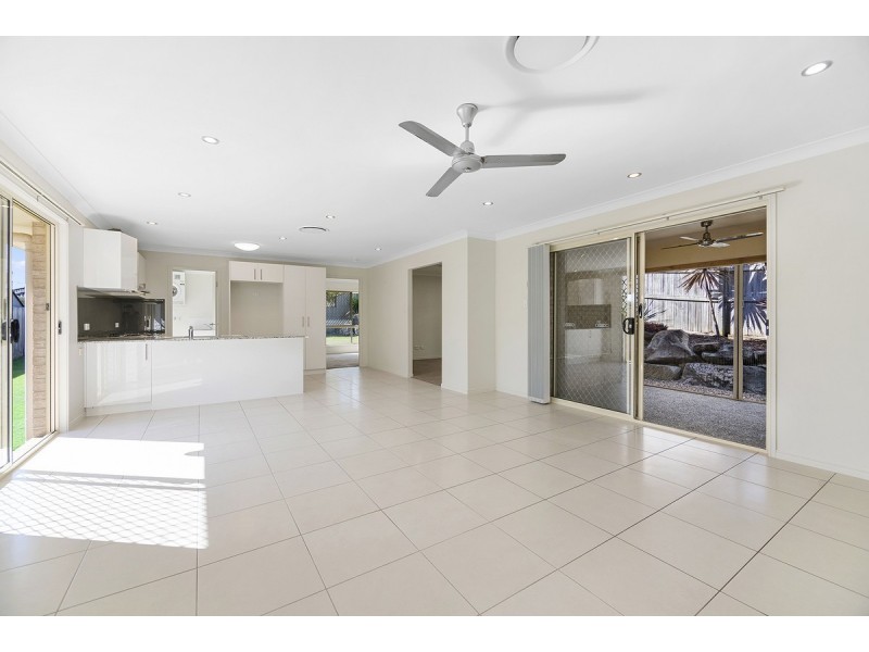 72 Aldgate Crescent, Pacific Pines QLD 4211