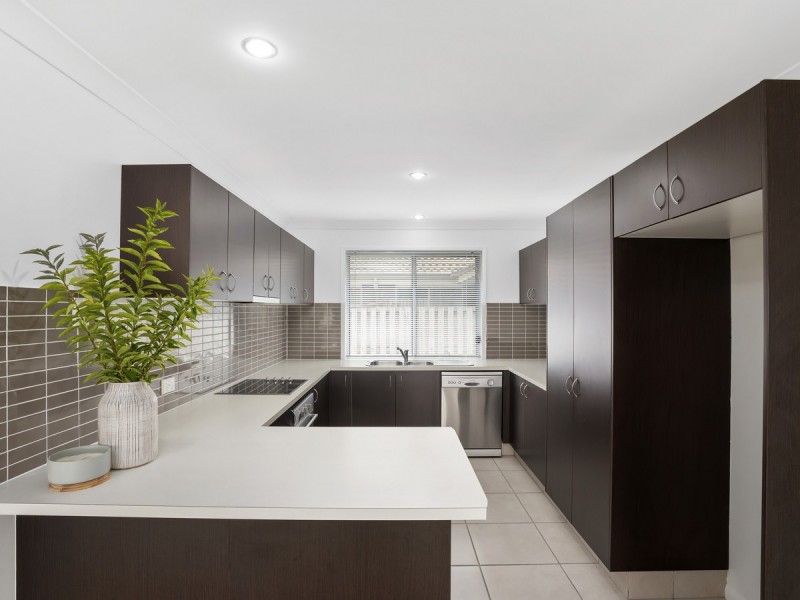 4 Alford Lane, Pacific Pines QLD 4211