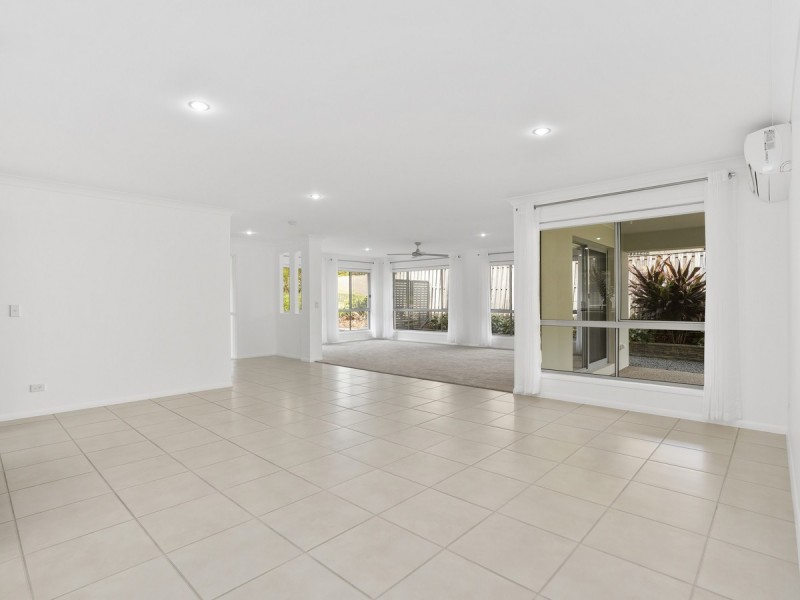 4 Alford Lane, Pacific Pines QLD 4211