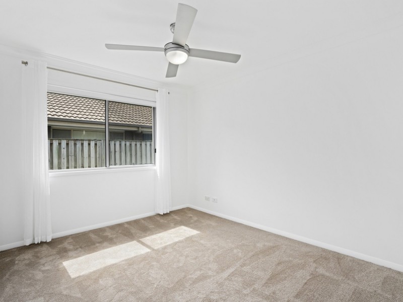 4 Alford Lane, Pacific Pines QLD 4211