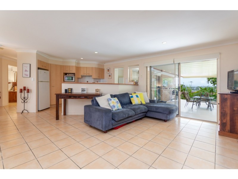 23 Heatons Crescent, Pacific Pines QLD 4211