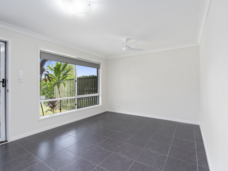 2/85 Victoria Drive, Pacific Pines QLD 4211