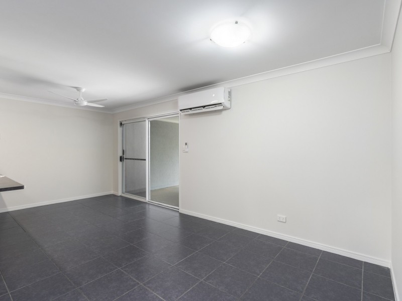 2/85 Victoria Drive, Pacific Pines QLD 4211