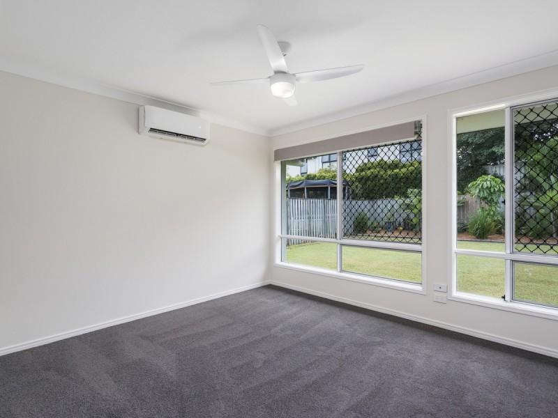 2/85 Victoria Drive, Pacific Pines QLD 4211