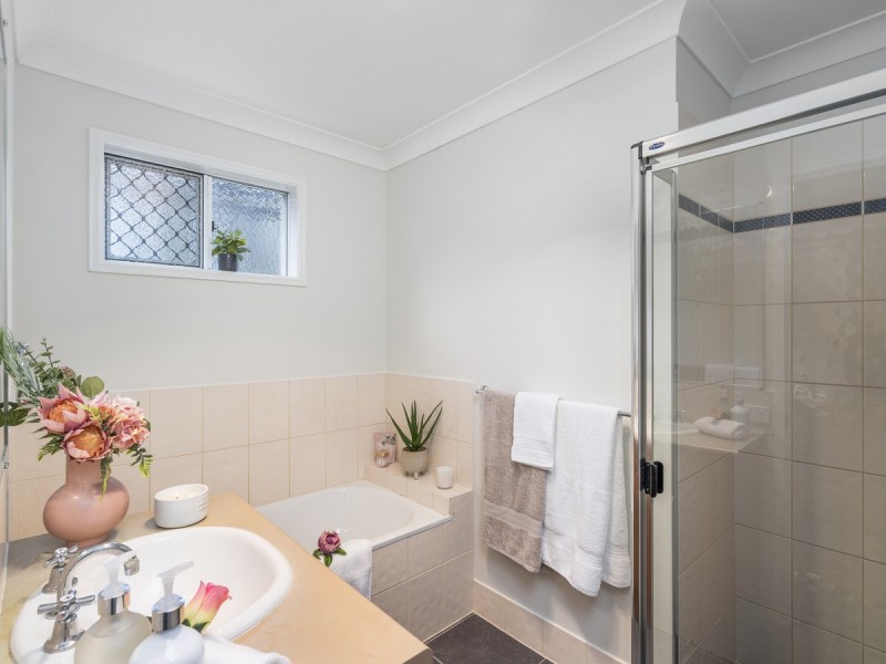 2/85 Victoria Drive, Pacific Pines QLD 4211