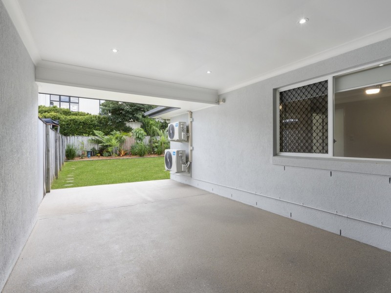 2/85 Victoria Drive, Pacific Pines QLD 4211