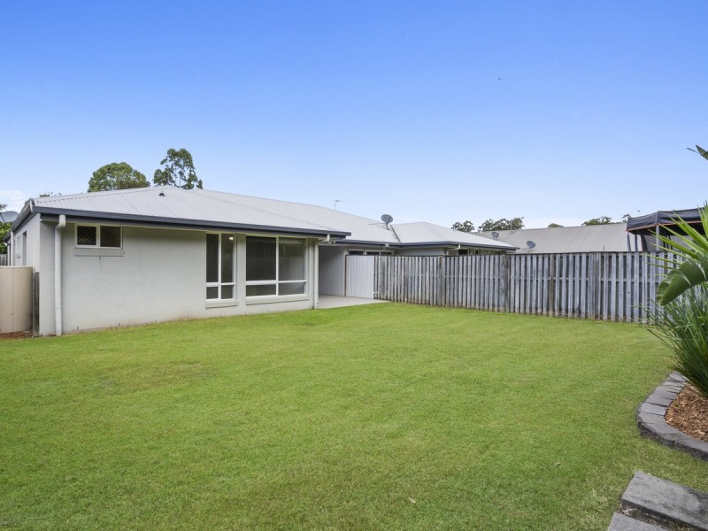 2/85 Victoria Drive, Pacific Pines QLD 4211