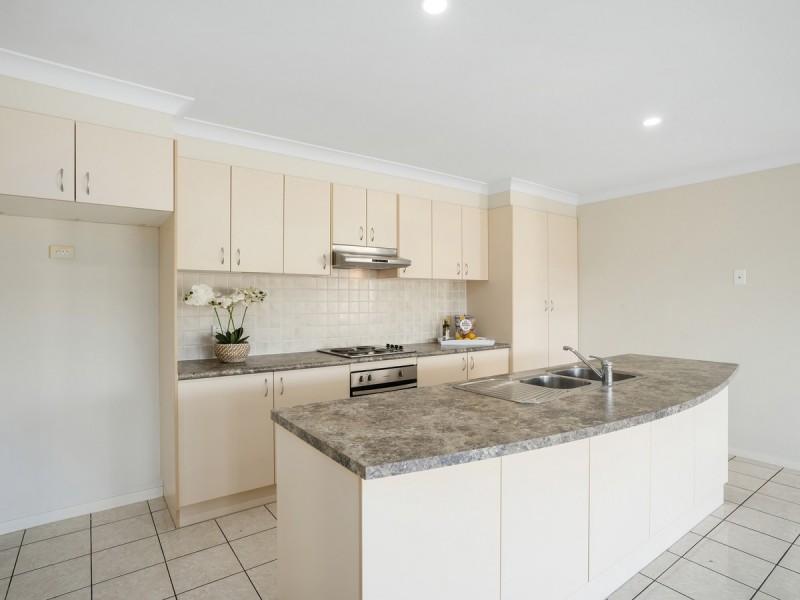 6 Wellers Street, Pacific Pines QLD 4211