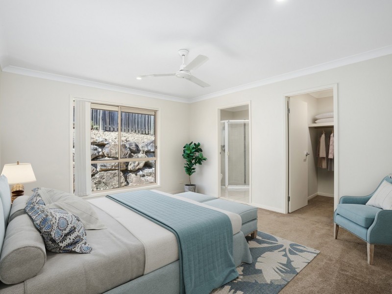 6 Wellers Street, Pacific Pines QLD 4211