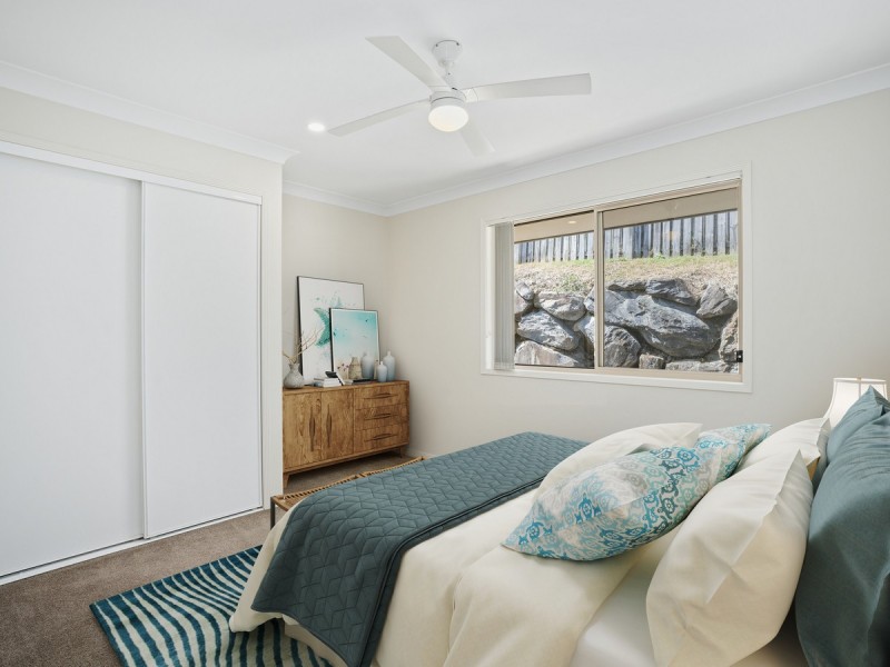 6 Wellers Street, Pacific Pines QLD 4211
