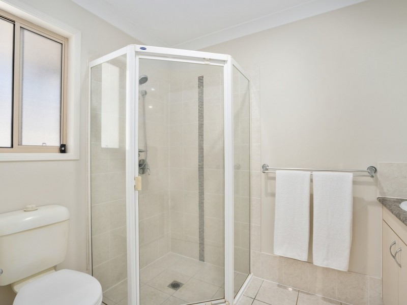 6 Wellers Street, Pacific Pines QLD 4211