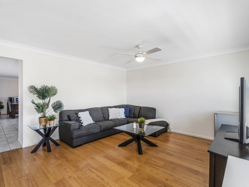 27 Sheffield Circuit, Pacific Pines QLD 4211