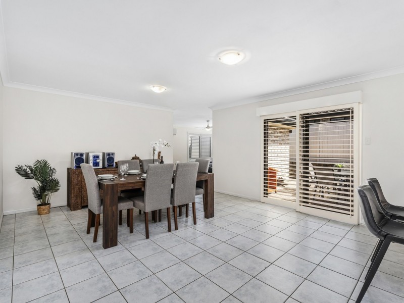 27 Sheffield Circuit, Pacific Pines QLD 4211