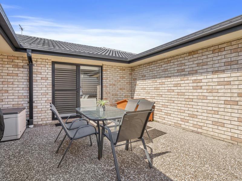27 Sheffield Circuit, Pacific Pines QLD 4211