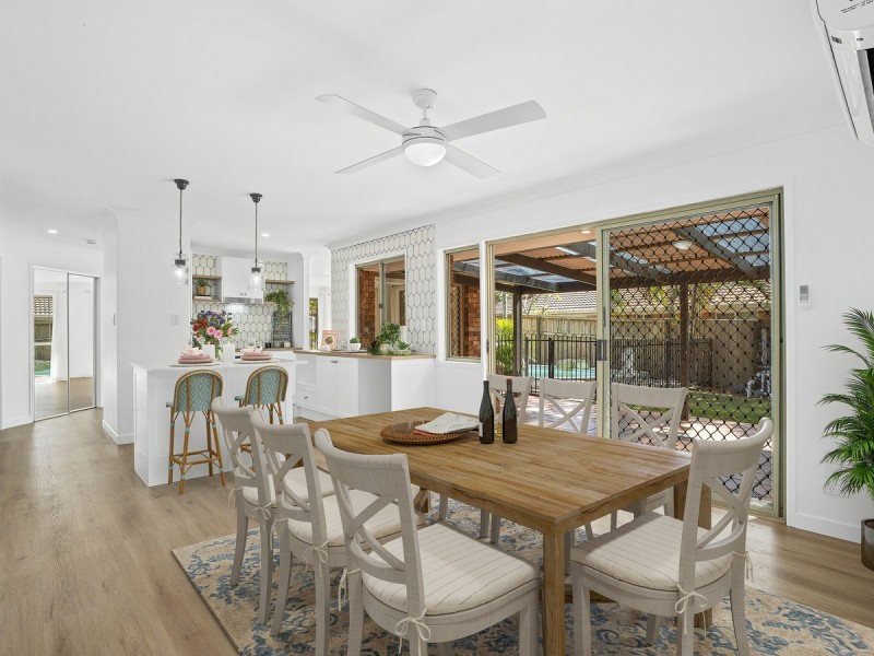 10 Phoenix Street, Pacific Pines QLD 4211