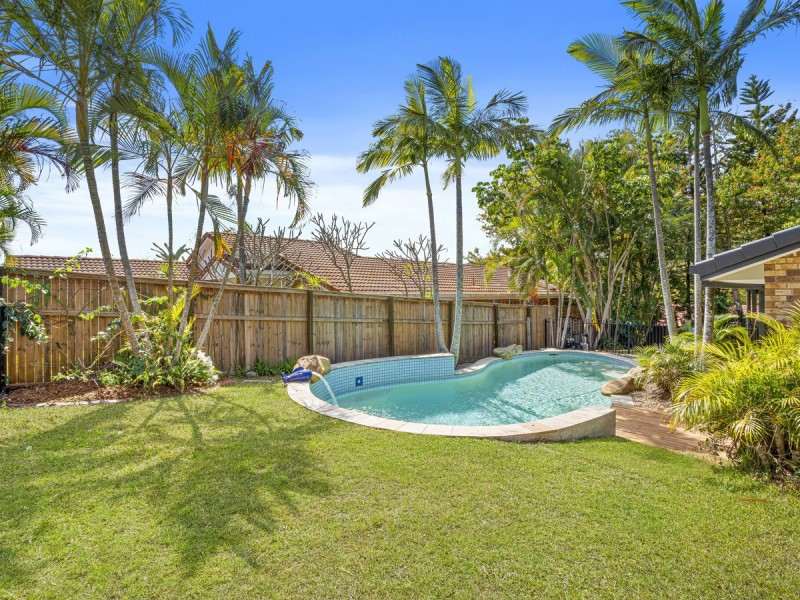 10 Phoenix Street, Pacific Pines QLD 4211