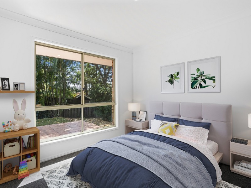10 Phoenix Street, Pacific Pines QLD 4211