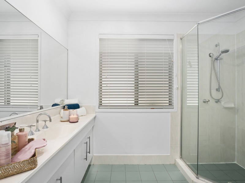 10 Phoenix Street, Pacific Pines QLD 4211