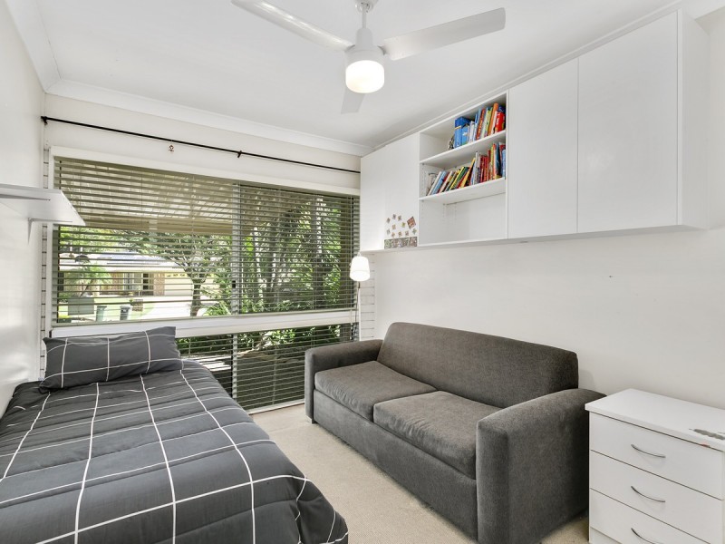 6 Nauru Place, Pacific Pines QLD 4211