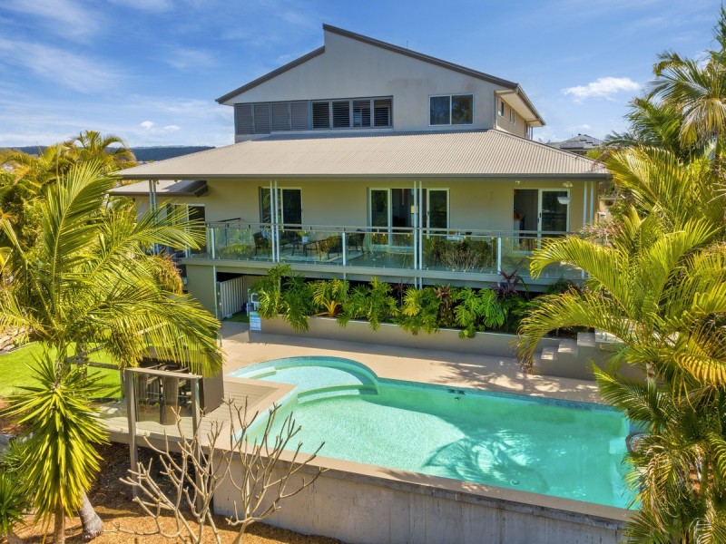 11 Salvado Drive, Pacific Pines QLD 4211