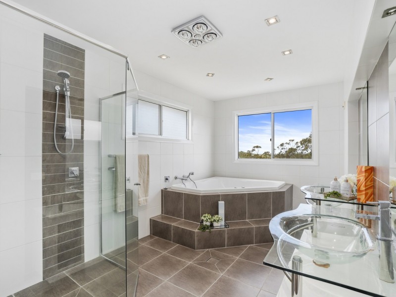 11 Salvado Drive, Pacific Pines QLD 4211