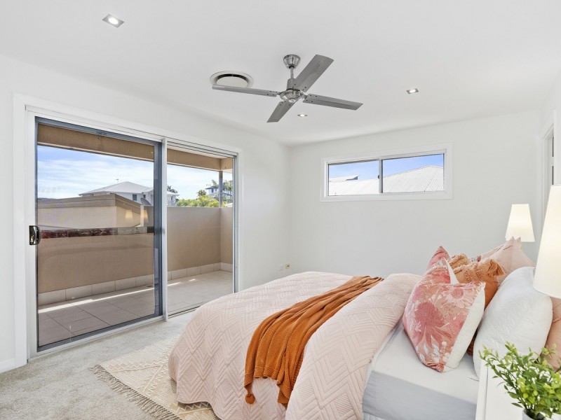 11 Salvado Drive, Pacific Pines QLD 4211