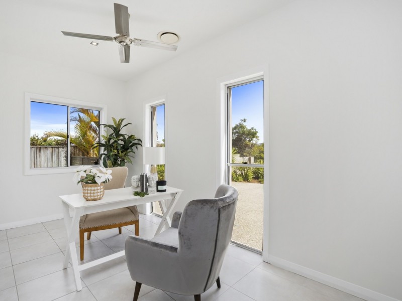 11 Salvado Drive, Pacific Pines QLD 4211