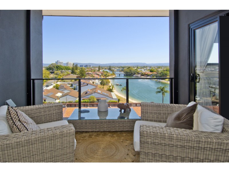 709/9 Hooker Boulevard, Broadbeach Waters QLD 4218