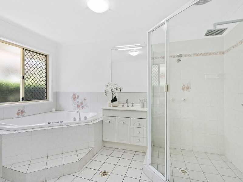 22 Gippsland Drive, Helensvale QLD 4212