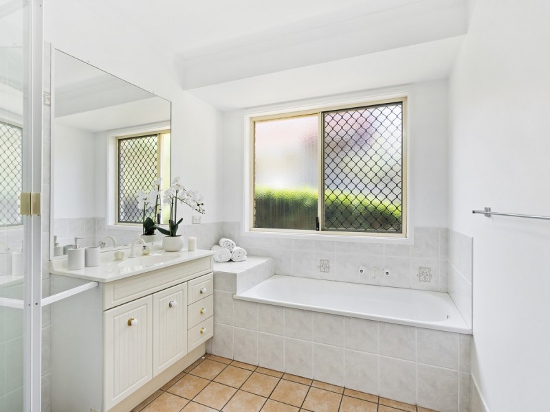 22 Gippsland Drive, Helensvale QLD 4212