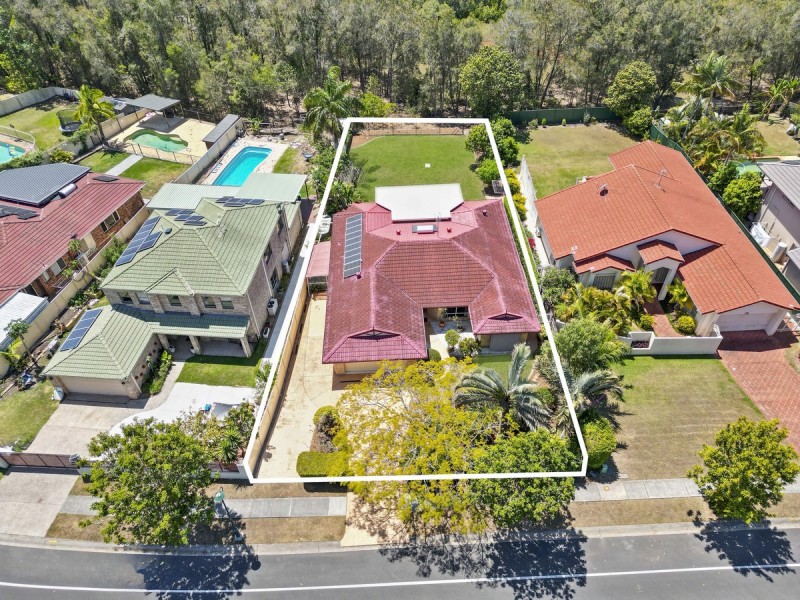 22 Gippsland Drive, Helensvale QLD 4212