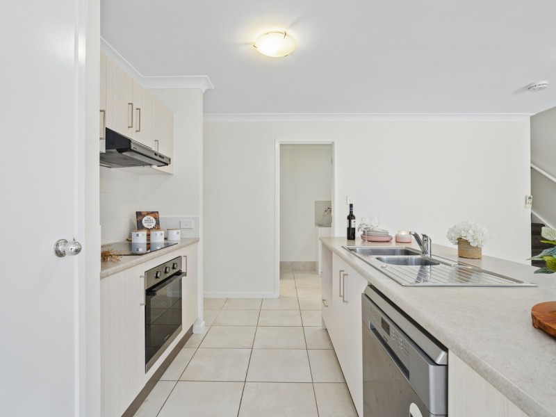 2/86 Mcauley Parade, Pacific Pines QLD 4211