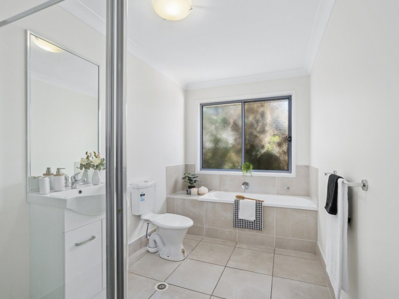 2/86 Mcauley Parade, Pacific Pines QLD 4211