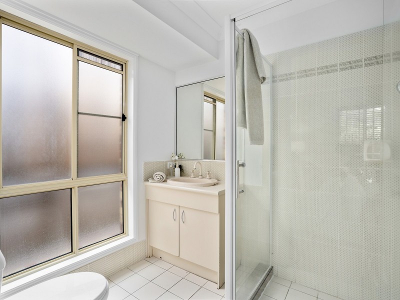 27 Pacific Pines Boulevard, Pacific Pines QLD 4211
