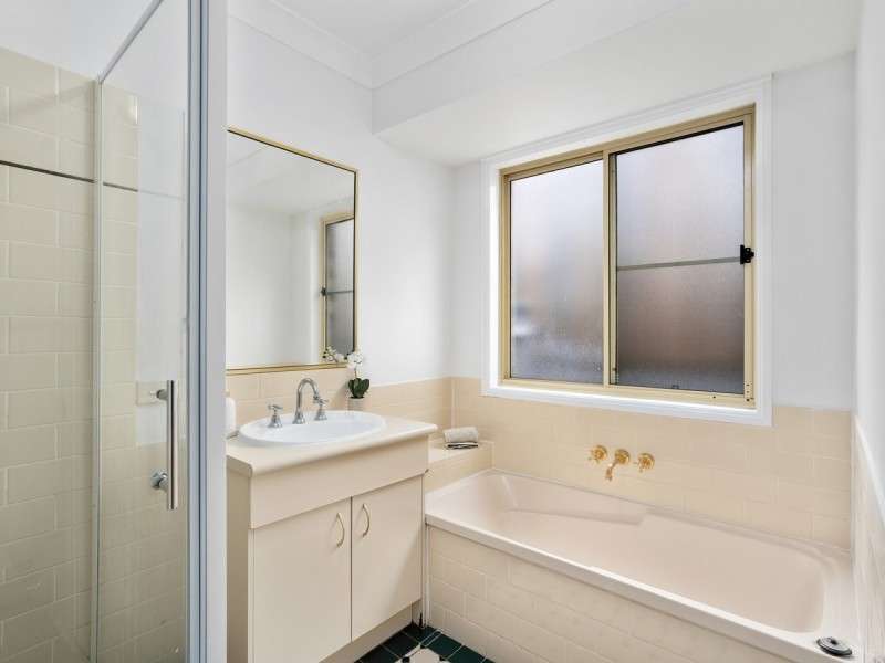 27 Pacific Pines Boulevard, Pacific Pines QLD 4211