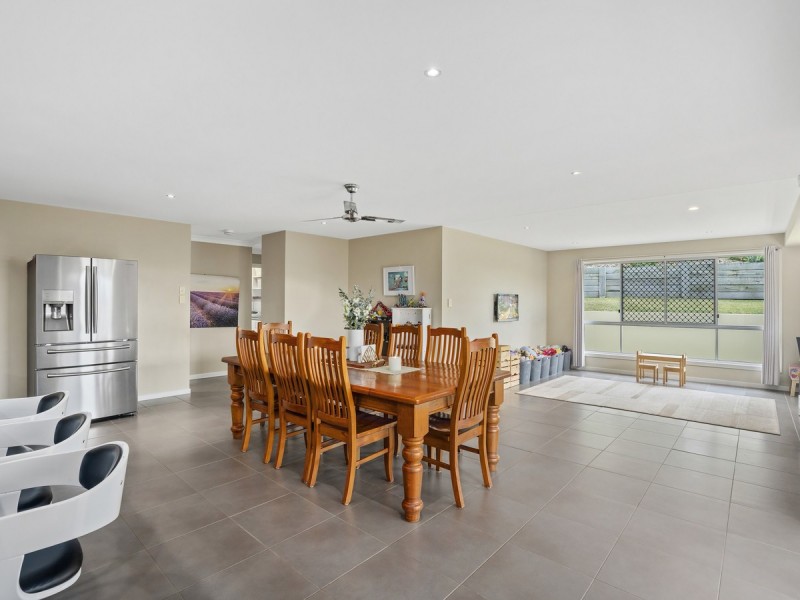 19 Bimberi Row, Pacific Pines QLD 4211