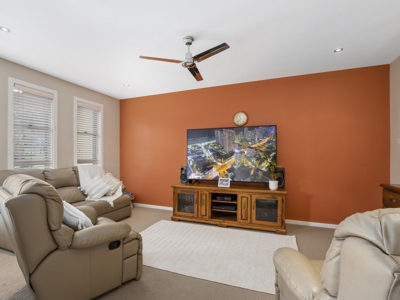 19 Bimberi Row, Pacific Pines QLD 4211