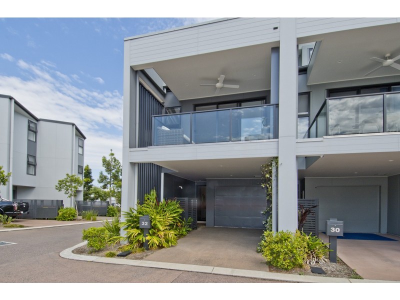 32 Outrigger Circuit, Hope Island QLD 4212