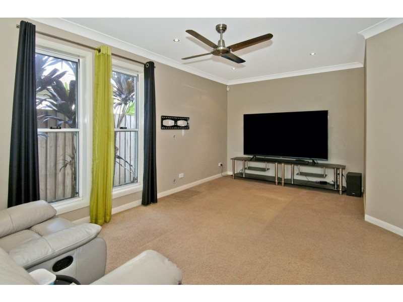 20 Hawkesbury Avenue, Pacific Pines QLD 4211