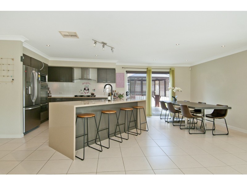 20 Hawkesbury Avenue, Pacific Pines QLD 4211