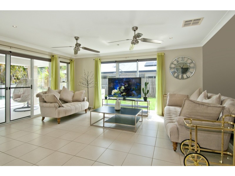 20 Hawkesbury Avenue, Pacific Pines QLD 4211