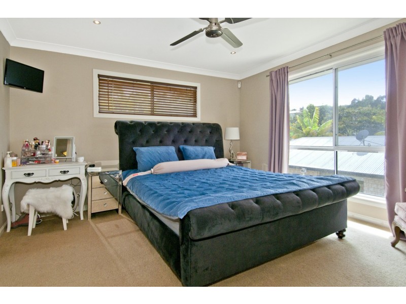 20 Hawkesbury Avenue, Pacific Pines QLD 4211