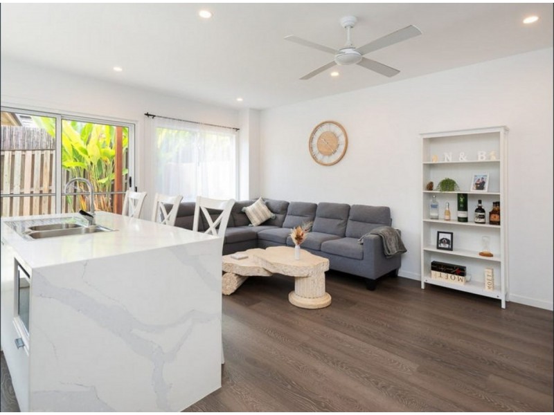 18a Pacific Pines Boulevard, Pacific Pines QLD 4211