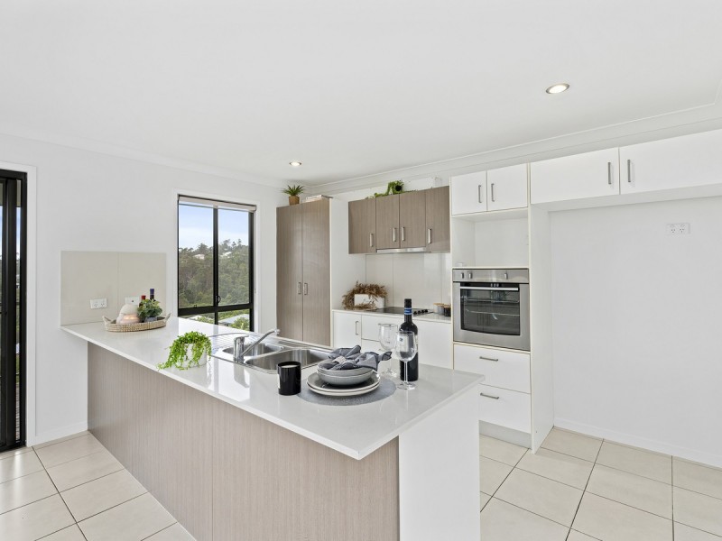 20 Barrington Street, Pacific Pines QLD 4211